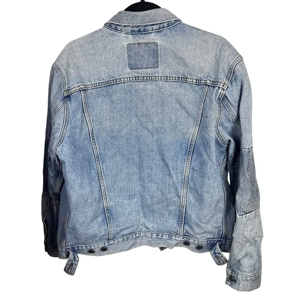 Levi’s Denim Trucker Jacket — Men’s Medium Classic Button Front